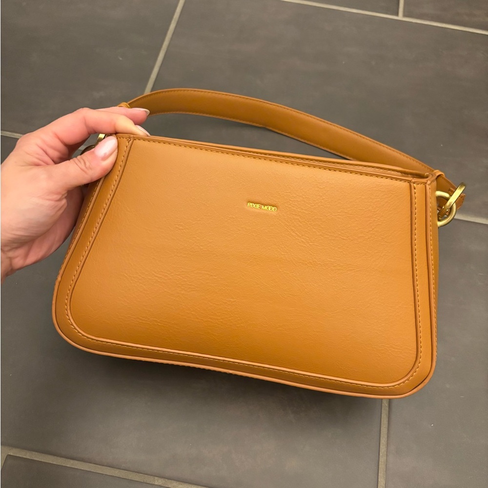 Elegant Tan Leather Shoulder Bag - Picture 3 of 4